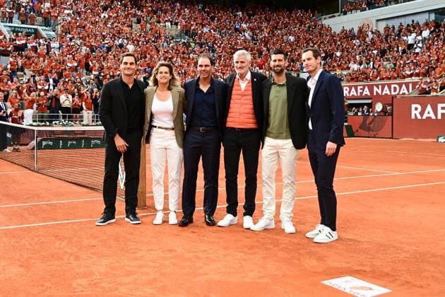TENNIS : Hommage a Rafael Nadal - Roland Garros 2025 - 25 05 2025 Roger Federer ( Swiss ) , Amelie Mauresmo ( director Roland Garros ) , Gilles Moretton ( president fft ) , Novak Djokovic ( Serbia ) and Andy Murray ( United Kingdom ) during the tribute to Rafael Nadal during the 2025 French Open at Roland Garros on May 25, 2025 in Paris, France. ( Photo Dante Badano PSNewz ) - ParisFrance  Copyright: xx