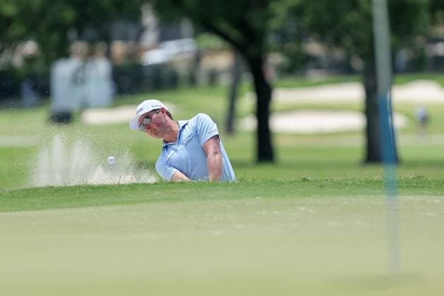 May 25, 2025: Ben Griffin hits his ball out of a greenside bunker on the 2nd hole during the final round of the Charles Schwab Challenge golf tournament at Colonial Country Club in Fort Worth, TX. Cal Media Fort Worth United States of America - ZUMAc04_ 20250525_zma_c04_008 Copyright: xGrayxSiegelx