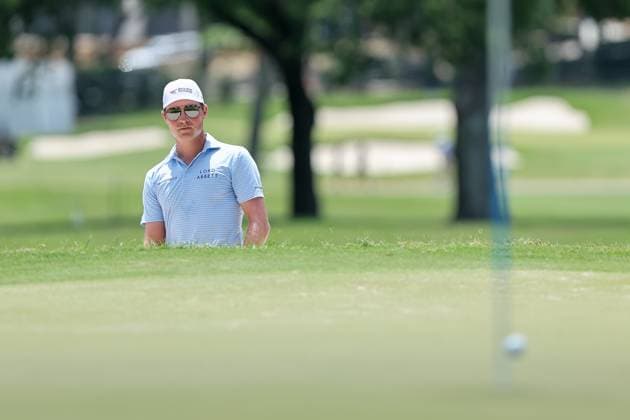 May 25, 2025: Ben Griffin watches the ball he hit out of a greenside bunker on the 2nd hole land near the pin during the final round of the Charles Schwab Challenge golf tournament at Colonial Country Club in Fort Worth, TX. Cal Media Fort Worth United States of America - ZUMAc04_ 20250525_zma_c04_021 Copyright: xGrayxSiegelx