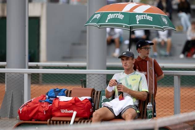 2025 French Open - Day One Tristan Schoolkate relaxes during the break against Marton Fucsovics at the Roland Garros Grand Slam Tournament on May 25, 2025, in Paris, France. Paris France  Copyright: xRobertxSzaniszlox originalFilename:szaniszlo-notitle250525_npJFf.jpg