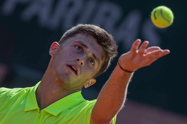 2025 French Open - Day One Luca Nardi serves against Fabian Marozsan at the Roland Garros Grand Slam Tournament on Day 01 in Paris, France, on May 25, 2025. Paris France  Copyright: xRobertxSzaniszlox originalFilename:szaniszlo-notitle250525_nps4U.jpg