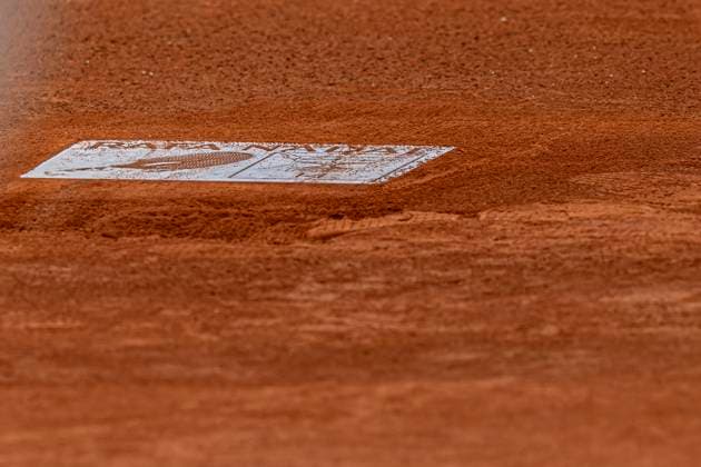 2025 French Open - Day One A footprint of Nadal is on the court of Philippe Chatrier during the special honor ceremony for Rafael Nadal at the Roland Garros Grand Slam Tournament on Day 01 in Paris, France, on May 25, 2025. Paris France  Copyright: xRobertxSzaniszlox originalFilename:szaniszlo-notitle250525_npXuf.jpg