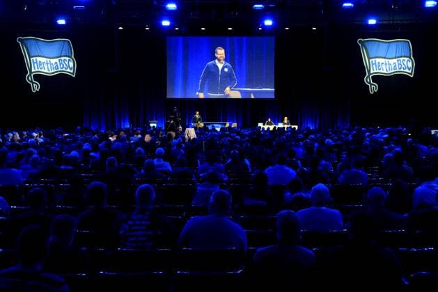 DEU, DFL, 2 FBL, Hertha BSC, Mitgliederversammlung, 25 05 2025, Messe Berlin, Berlin, DEU, DFL, 2 FBL, Hertha BSC, Mitgliederversammlung, im Bild Praesident Fabian Drescher Hertha BSC Berlin , Mitglieder, Hallenuebersicht DFL regulations prohibit any use of Photographs as image sequences and or quasi video nordphotoxGmbHx xEngler nph00076