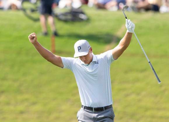 May 25, 2025, Fort Worth, Tx, USA: FORT WORTH, TX - MAY 25, 2025 - Matti Schmid of Germany celebrates his chip-in for birdie on 18 to finish second overall after the final round of the 2025 Charles Schwab Challenge PGA, Golf Herren at Colonial Country Club in Fort Worth, Texas. Fort Worth USA - ZUMAsc5_ 20250525_zaf_sc5_019 Copyright: xErichxSchlegelx