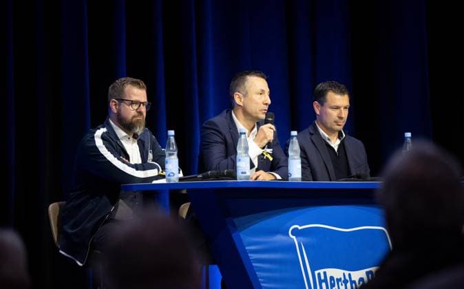 Soccer, Men, Season 2024 25, Hertha BSC, Ordinary General Meeting in Hall 22b of Messe Berlin, from l President Fabian Drescher Hertha , Managing Director Ralf Huschen Hertha BSC , Sports Director Benjamin Weber Hertha BSC , 25 05 2025, Copyright: xMatthiasxKochx
