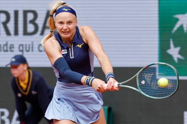 May 26, 2025, Paris, Paris, France: Rebecca Sramkova (SVK) in action during the tennis Grand Slam of Roland Garros 2025,match between Rebecca Sramkova (SVK) and Iga SwiatekÃ‚ (POL) at Roland Garros Stadium - on May 26 2025.Paris - France Paris France - ZUMAb253 20250526_zsp_b253_047 Copyright: xLoicxBaratouxx