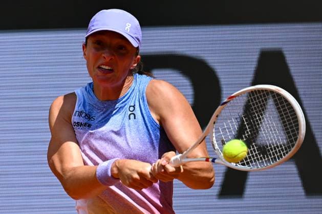 Roland Garros 2025: Iga SWIATEK (Poland) during the women s singles tennis match against Rebecca Sramkova on Philippe Chatrier Court during the Grand Slam tennis tournament on May 26, 2025, at Roland Garros Stadium in Paris, France. - 26 05 2025 - France Ile-de-France (region) Paris -  JulienxMattiax xLexPictorium LePictorium_0308778