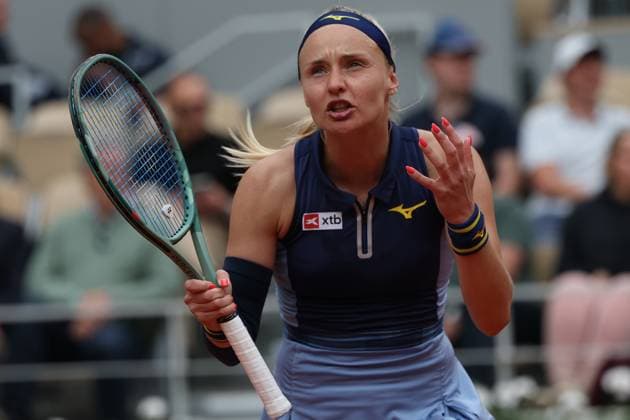May 26, 2025, Paris, Celestynow, France: REBECCA SRAMKOVA of Slovakia during the match against Iga SwiÄ¦tek of Poland in the first round of French Open 2025 at Roland Garros in Paris. Sramkova lost 3:6, 3:6 Paris France - ZUMAc278 20250526_zsp_c278_011 Copyright: xMarcinxCholewinskix