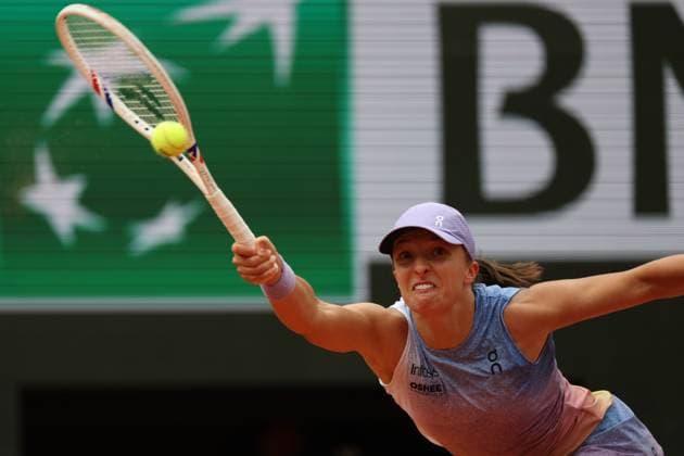 May 26, 2025, Paris, Celestynow, France: IGA SWIATEK of Poland during the match against Rebecca Sramkova of Slovakia in the first round of French Open 2025 at Roland Garros in Paris. Swiatek won 6:3, 6:3 Paris France - ZUMAc278 20250526_zsp_c278_015 Copyright: xMarcinxCholewinskix