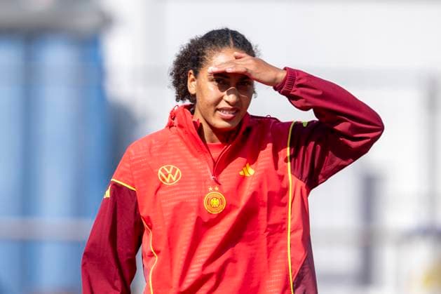 26 05 2025 Training of the German womens national soccer team in Bremen Germanys Cora Zicai steps onto the training pitch Copyright: xDavidxInderliedx