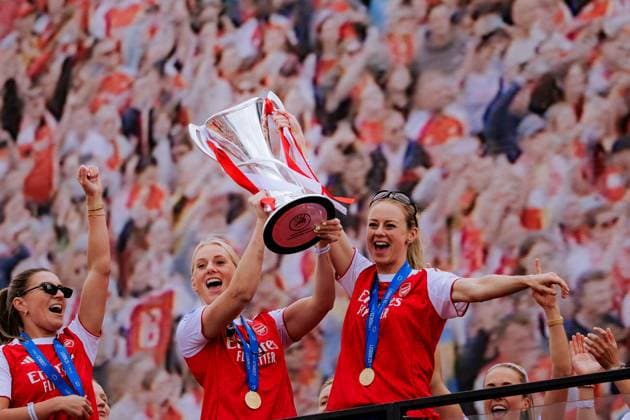 Stina Blackstenius (25 Arsenal) and Amanda Ildestedt (28 Arsenal) during the UEFA Womens Champions League Arsenal Trophy Lift at Emirates Stadium in London, England. (Pauline FIGUET SPP) Copyright: xPaulinexFIGUETx xSPPx spp-en-PaFiSp-PF_ARS3254