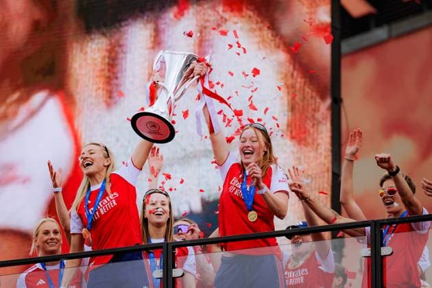 Leah Williamson (6 Arsenal) and Katie Reid (62 Arsenal) during the UEFA Womens Champions League Arsenal Trophy Lift at Emirates Stadium in London, England. (Pauline FIGUET SPP) Copyright: xPaulinexFIGUETx xSPPx spp-en-PaFiSp-PF_ARS3256