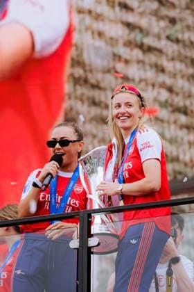 Katie McCabe (11 Arsenal) and Leah Williamson (6 Arsenal) during the UEFA Womens Champions League Arsenal Trophy Lift at Emirates Stadium in London, England. (Pauline FIGUET SPP) Copyright: xPaulinexFIGUETx xSPPx spp-en-PaFiSp-PF_ARS3291