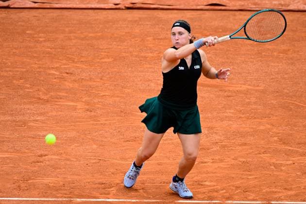 TENNIS : Roland Garros 2025 - Internationaux de France - 26 05 2025 Carole Monnet ( France ) during the 2025 French Open at Roland Garros on May 26, 2025 in Paris, France. ( Photo Dante Badano PSNewz ) - ParisFrance  Copyright: xx