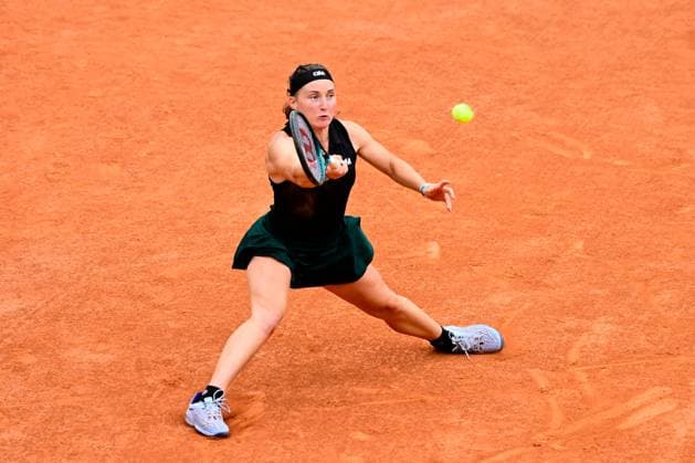 TENNIS : Roland Garros 2025 - Internationaux de France - 26 05 2025 Carole Monnet ( France ) during the 2025 French Open at Roland Garros on May 26, 2025 in Paris, France. ( Photo Dante Badano PSNewz ) - ParisFrance  Copyright: xx