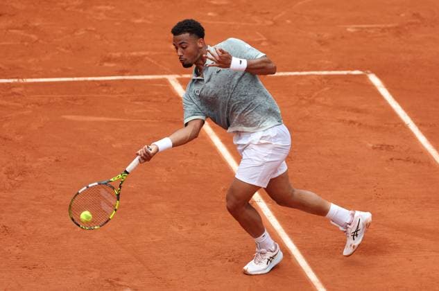 Arthur Fils of France in action French Open Tennis, Day Two, Tennis, Roland Garros, Paris, France - 26 May 2025 EDITORIAL USE ONLY No use with unauthorised audio, video, data, fixture lists, club league logos or live services. Online in-match use limited to 120 images, no video emulation. No use in betting, games or single club league player publications. Copyright: xEllaxLing Shutterstockx 15318997u