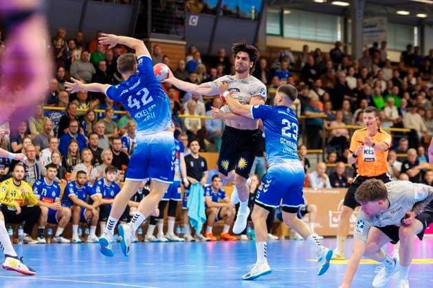 Eloy Morante Maldonado No. 33, Bergischer HC vs Einar Nickelsen No. 42, VfL Luebeck Schwartau and Janik Schrader No. 23, VfL Luebeck Schwartau VfL Luebeck Schwartau vs Bergischer HC, Handball, 2 Bundesliga, 26 05 25 Luebeck Schleswig Holstein Germany Copyright: xAgentur54Gradx xFelixxKoenigx