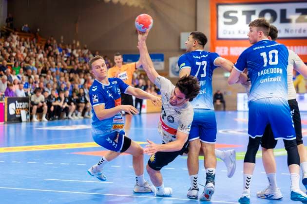 Eloy Morante Maldonado No. 33, Bergischer HC vs Einar Nickelsen No. 42, VfL Luebeck Schwartau and Lukas Emdorf No. 73, VfL Luebeck Schwartau VfL Luebeck Schwartau vs Bergischer HC, Handball, 2 Bundesliga, 26 05 25 Luebeck Schleswig Holstein Germany Copyright: xAgentur54Gradx xFelixxKoenigx