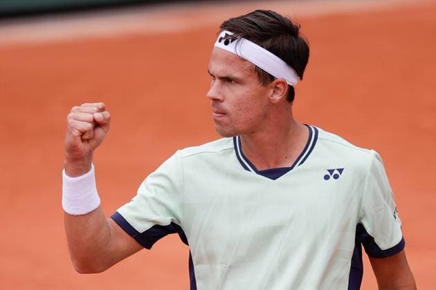 Paris 26 05 2025 xABx Tennis French Open 2025 Roland Garros, Daniel Altmaier GER Taylor Fritz USA v l , Daniel Altmaier GER makes a fist, winning fist, cheers Copyright: HMBxMedia AntonioxBorga