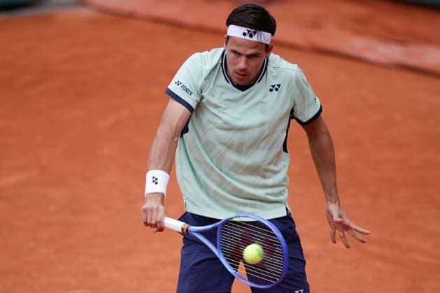 Paris 26 05 2025 xABx Tennis French Open 2025 Roland Garros, Daniel Altmaier GER Taylor Fritz USA v l , Daniel Altmaier GER plays a backhand Copyright: HMBxMedia AntonioxBorga