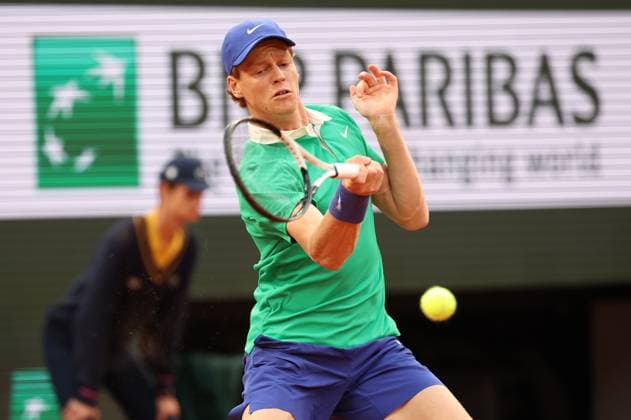 ROLAND GARROS 2025 Thierry Larret MAXPPP - PARIS (75) 26 05 2025 Thierry Larret Maxppp. Tennis. Roland Garros 2025. Internationaux de France de tennis. Stade Roland Garros, Paris (75). Le 26 mai. Court Phillipe Chatrier : Jannik SINNER (ITA) vs Arthur RINDERKNECH (FRA) - Tennis. Roland Garros 2025. French Open tennis tournament. Roland Garros Stadium, Paris (75) PARIS (75) STADE ROLAND GARROS PARIS ILE DE FRANCE FRANCE  Copyright: xMAXPPPxThierryxLarretx TLR202505269201 TLR202505269201