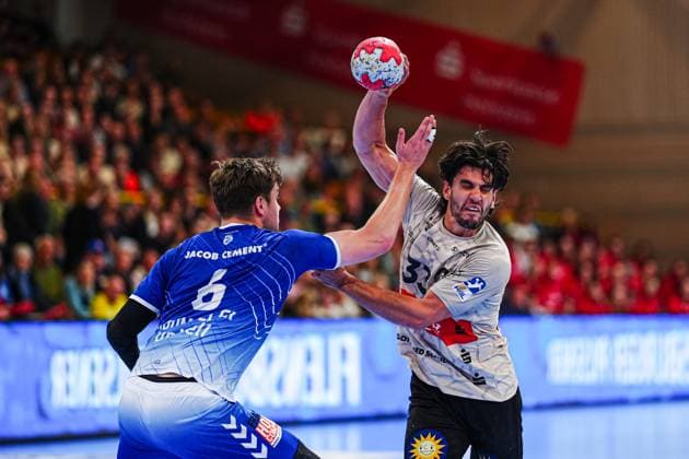 Rasmus Willette Houmoeller VfL Luebeck Schwartau, 06 , Eloy Morante Maldonado Bergischer HC, 33 GER, VfL Luebeck Schwartau vs Bergischer HC, Handball, 2 Bundesliga, Matchday 32, Season 2024 2025, 26 05 2025 GER, VfL Luebeck Schwartau vs Bergischer HC, Handball, 2 Bundesliga, Matchday 32, Season 2024 2025, 26 05 2025 Luebeck Copyright: xEibner-Pressefoto MarcelxvonxFehrnx EP_MFN