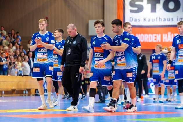Niko Blaauw Nr 17, VfL Luebeck Schwartau , Örn Vésteinsson Östenberg Nr 4, VfL Luebeck Schwartau , Lukas Emdorf Nr 73, VfL Luebeck Schwartau are dejected depressed disappointed VfL Luebeck Schwartau vs Bergischer HC, Handball, 2 Bundesliga, 26 05 25 Luebeck Schleswig Holstein Germany Copyright: xAgentur54Gradx xFelixxKoenigx