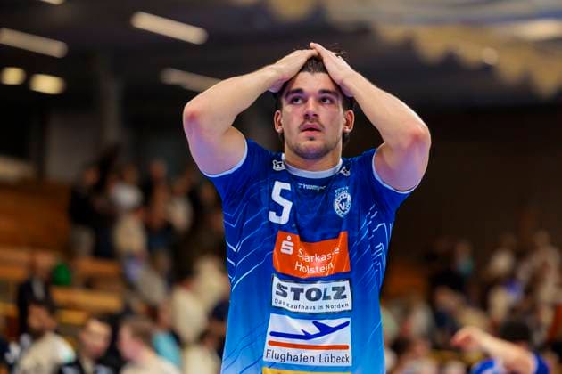 Kaj Geenen Nr 5, VfL Luebeck Schwartau is dejected depressed disappointed VfL Luebeck Schwartau vs Bergischer HC, Handball, 2 Bundesliga, 26 05 25 Luebeck Schleswig Holstein Germany Copyright: xAgentur54Gradx xFelixxKoenigx