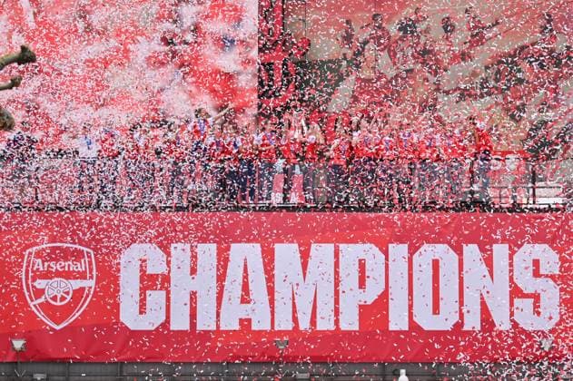 London, England, May 26th 2025: Kim Little and Leah Williamson of Arsenal lift the UEFA Women s Champions League trophy during the trophy lift celebrations at Emirates Stadium on May 26, 2025 in London, England. (Yaroslav Dunka SPP) Copyright: xYaroslavxDunkax xSPPx spp-en-YaDuSp-SPP_7514