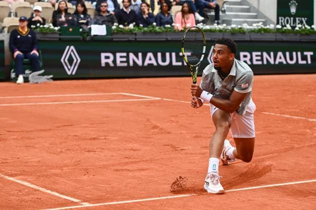 Roland Garros 2025: Arthur Fils (FRA) during the Men s Singles tennis match against Nicolas Jarry (FRA) on Court Suzanne-Lenglen during the Grand Slam tennis tournament on May 26, 2025, at Roland Garros Stadium in Paris, France. - 26 05 2025 - France Ile-de-France (region) Paris -  JulienxMattiax xLexPictorium LePictorium_0308908