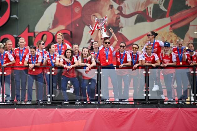 London, England, May 26th 2025: Katie McCabe of Arsenal lift the UEFA Women s Champions League trophy during the trophy lift celebrations at Emirates Stadium on May 26, 2025 in London, England. (Yaroslav Dunka SPP) Copyright: xYaroslavxDunkax xSPPx spp-en-YaDuSp-SPP_7931