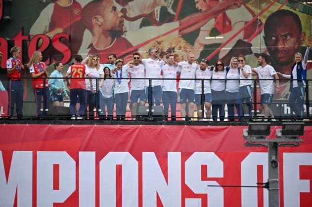 London, England, May 26th 2025: Arsenal technical staff during the trophy lift celebrations at Emirates Stadium on May 26, 2025 in London, England. (Yaroslav Dunka SPP) Copyright: xYaroslavxDunkax xSPPx spp-en-YaDuSp-SPP_8097