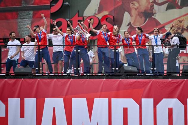 London, England, May 26th 2025: Players of Arsenal dansing with UEFA Women s Champions League trophy during the trophy lift celebrations at Emirates Stadium on May 26, 2025 in London, England. (Yaroslav Dunka SPP) Copyright: xYaroslavxDunkax xSPPx spp-en-YaDuSp-SPP_8178