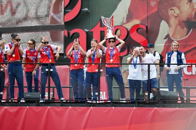 London, England, May 26th 2025: Laia Codina of Arsenal lift the UEFA Women s Champions League trophy during the trophy lift celebrations at Emirates Stadium on May 26, 2025 in London, England. (Yaroslav Dunka SPP) Copyright: xYaroslavxDunkax xSPPx spp-en-YaDuSp-SPP_8214