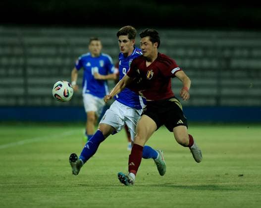Belgium vs Italy during the UEFA European Under-17 Championship 2024 25 Group B, in Durres, Albania on May 26, 2025. Thomas Campaniello of Italy and Lucca Darcon of Belgium fights for the ball during the UEFA European Under-17 Championship 2024 25 Group B football match Belgium vs Italy at the Niko Dovana stadium in Durres, Albania, on May 26, 2025. DURRES ALBANIA Copyright: xADNANxBECIx