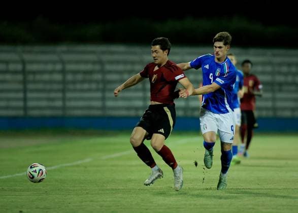 Belgium vs Italy during the UEFA European Under-17 Championship 2024 25 Group B, in Durres, Albania on May 26, 2025. Thomas Campaniello of Italy and Lucca Darcon of Belgium fights for the ball during the UEFA European Under-17 Championship 2024 25 Group B football match Belgium vs Italy at the Niko Dovana stadium in Durres, Albania, on May 26, 2025. DURRES ALBANIA Copyright: xADNANxBECIx
