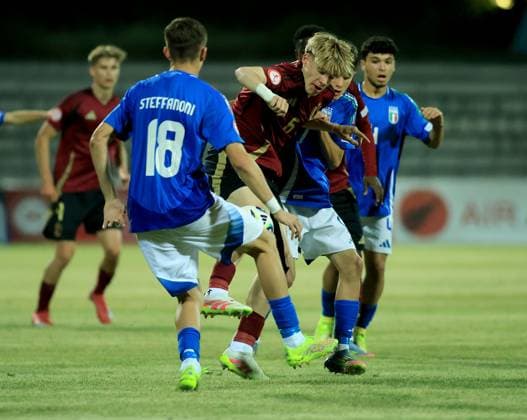 Belgium vs Italy during the UEFA European Under-17 Championship 2024 25 Group B, in Durres, Albania on May 26, 2025. Federico Steffanoni of Italy and Nathan De Cat of Belgium fights for the ball during the UEFA European Under-17 Championship 2024 25 Group B football match Belgium vs Italy at the Niko Dovana stadium in Durres, Albania, on May 26, 2025. DURRES ALBANIA Copyright: xADNANxBECIx