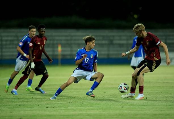 Belgium vs Italy during the UEFA European Under-17 Championship 2024 25 Group B, in Durres, Albania on May 26, 2025. Valerio Maccaroni of Italy and Nathan De Cat of Belgium fight for the ball during the UEFA European Under-17 Championship 2024 25 Group B football match Belgium vs Italy at the Niko Dovana stadium in Durres, Albania, on May 26, 2025. DURRES ALBANIA Copyright: xADNANxBECIx