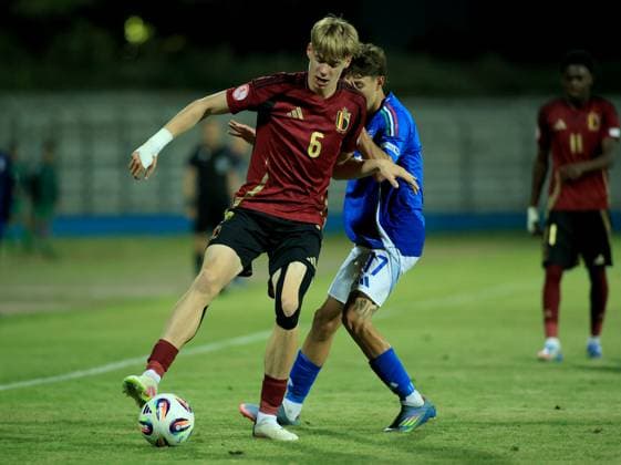 Belgium vs Italy during the UEFA European Under-17 Championship 2024 25 Group B, in Durres, Albania on May 26, 2025. Valerio Maccaroni of Italy and Nathan De Cat of Belgium fight for the ball during the UEFA European Under-17 Championship 2024 25 Group B football match Belgium vs Italy at the Niko Dovana stadium in Durres, Albania, on May 26, 2025. DURRES ALBANIA Copyright: xADNANxBECIx