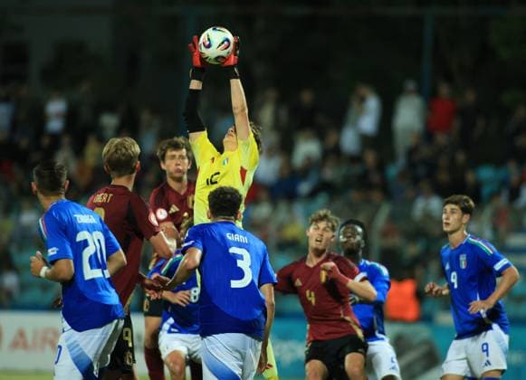 Belgium vs Italy during the UEFA European Under-17 Championship 2024 25 Group B, in Durres, Albania on May 26, 2025. Andrea Maran of Italy catch the ball during the UEFA European Under-17 Championship 2024 25 Group B football match Belgium vs Italy at the Niko Dovana stadium in Durres, Albania, on May 26, 2025. DURRES ALBANIA Copyright: xADNANxBECIx