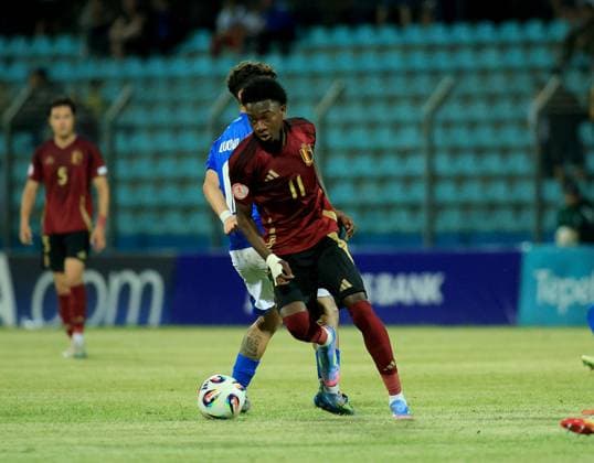 Belgium vs Italy during the UEFA European Under-17 Championship 2024 25 Group B, in Durres, Albania on May 26, 2025. Jesse Bisiwu of Belgium controls the ball during the UEFA European Under-17 Championship 2024 25 Group B football match Belgium vs Italy at the Niko Dovana stadium in Durres, Albania, on May 26, 2025. DURRES ALBANIA Copyright: xADNANxBECIx