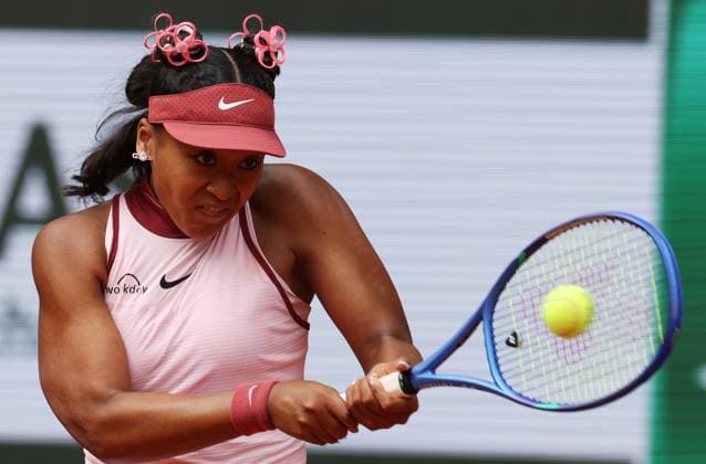(250527) -- PARIS, May 27, 2025 -- Osaka Naomi hits a return during the women s singles first round match between Osaka Naomi of Japan and Paula Badosa of Spain at the French Open tennis tournament at Roland Garros, Paris, France, May 26, 2025. ) (SP)FRANCE-PARIS-TENNIS-FRENCH OPEN-WOMEN S SINGLES GaoxJing 