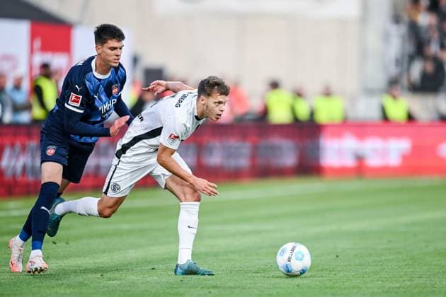 Mathias Honsak 1 FC Heidenheim and Robin Fellhauer SV Elversberg battle for the ball during the Bundesliga relegation second leg match between SV Elversberg and 1 FC Heidenheim, URSAPHARM ARENA on May 26, 2025 in Elverberg, Germany Photo by Harry Langer DeFodi Images Mathias Honsak 1 FC Heidenheim and Robin Fellhauer SV Elversberg battle for the ball during the Bundesliga relegation second leg match between SV Elversberg and 1 FC Heidenheim at URSAPHARM ARENA on May 26, 2025 in Elverberg, Germany Photo by Harry Langer DeFodi Images DFL regulations prohibit any use of photographs as image sequences and or quasi video Photo by Harry Langer DeFodi Images DFL regulations prohibit any use of photographs as image sequences and or quasi video