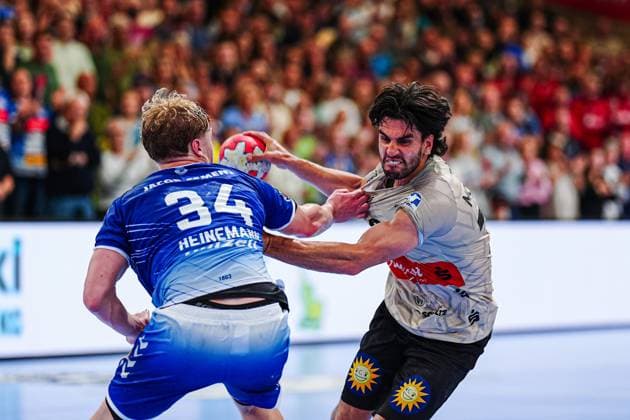 Thore Kjell Heinemann VfL Luebeck Schwartau, 34 , Eloy Morante Maldonado Bergischer HC, 33 GER, VfL Luebeck Schwartau vs Bergischer HC, Handball, 2 Bundesliga, Matchday 32, Season 2024 2025, 26 05 2025 GER, VfL Luebeck Schwartau vs Bergischer HC, Handball, 2 Bundesliga, Matchday 32, Season 2024 2025, 26 05 2025 Luebeck Copyright: xEibner-Pressefoto MarcelxvonxFehrnx EP_MFN