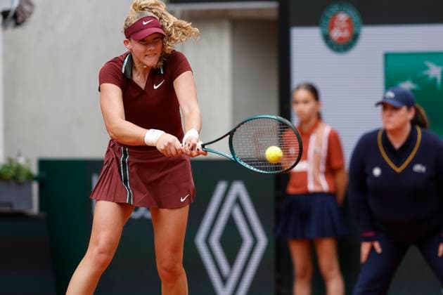 May 27, 2025, Paris, Paris, France: Mirra Andreeva (RUS) in action during the tennis Grand Slam of Roland Garros 2025,match between Mirra Andreeva (RUS) and Cristina Bucsa (ESP) at Roland Garros Stadium - on May 27 2025.Paris - France Paris France - ZUMAb253 20250527_zsp_b253_009 Copyright: xLoicxBaratouxx
