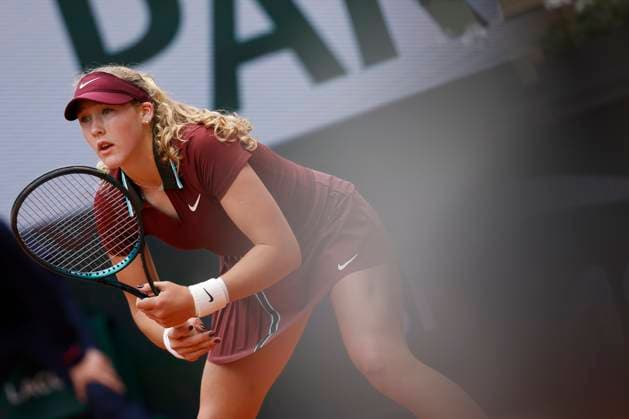 May 27, 2025, Paris, Paris, France: Mirra Andreeva (RUS) in action during the tennis Grand Slam of Roland Garros 2025,match between Mirra Andreeva (RUS) and Cristina Bucsa (ESP) at Roland Garros Stadium - on May 27 2025.Paris - France Paris France - ZUMAb253 20250527_zsp_b253_016 Copyright: xLoicxBaratouxx