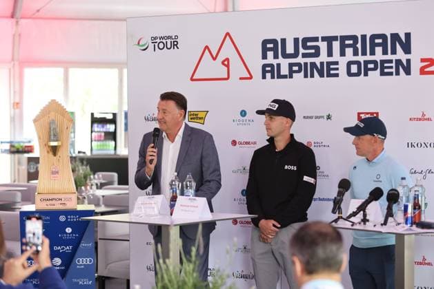 GOLF - Austrian Alpine Open HENNDORF,AUSTRIA,27.MAY.25 - GOLF - DP World Tour, Austrian Alpine Open, press conference, PK, Pressekonferenz Image shows Edwin Weindorfer (CEO Golf Enterprises), Matthias Schwab (AUT) and Luke Donald (GBR).  GEPAxpictures xMathiasxMandl