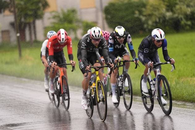 The pack rides during the stage 16 of the Giro d™Italia from Piazzola sul Brenta to San Valentino (Brentonico), Italy - Tuesday, May 27, 2025. - cycling.  Copyright: xFabioxFerrari LaPressex