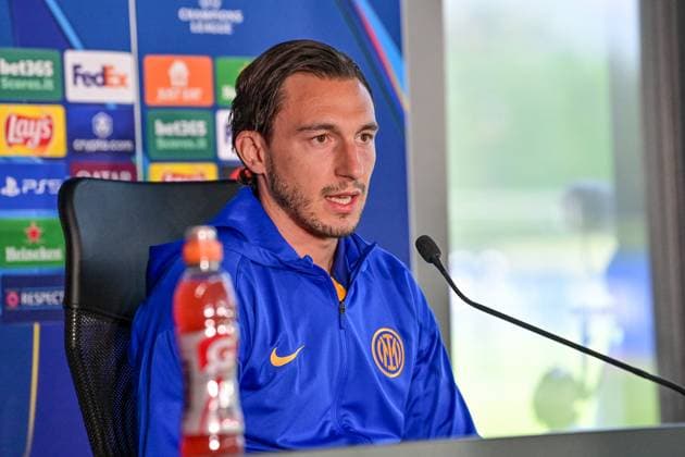 Inter Media Day ahead of 2025 UEFA Champions League final Milano, Italy. 26th, May 2025. Matteo Darmian of Inter seen during a press conference, PK, Pressekonferenz at the BPER Training Centre in Appiano Gentile. The Inter Open Media Day is part of the preparation for the 2025 UEFA Champions League final in Munich. Italy, Milano  Copyright: xGonzalesxPhoto TommasoxFimianox