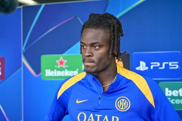 Inter Media Day ahead of 2025 UEFA Champions League final Milano, Italy. 26th, May 2025. Yann Bisseck of Inter seen during an interview at the BPER Training Centre in Appiano Gentile. The Inter Open Media Day is part of the preparation for the 2025 UEFA Champions League final in Munich. Italy, Milano  Copyright: xGonzalesxPhoto TommasoxFimianox